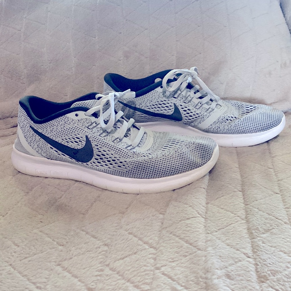 Used Mens Nike Free RN Gray size 8